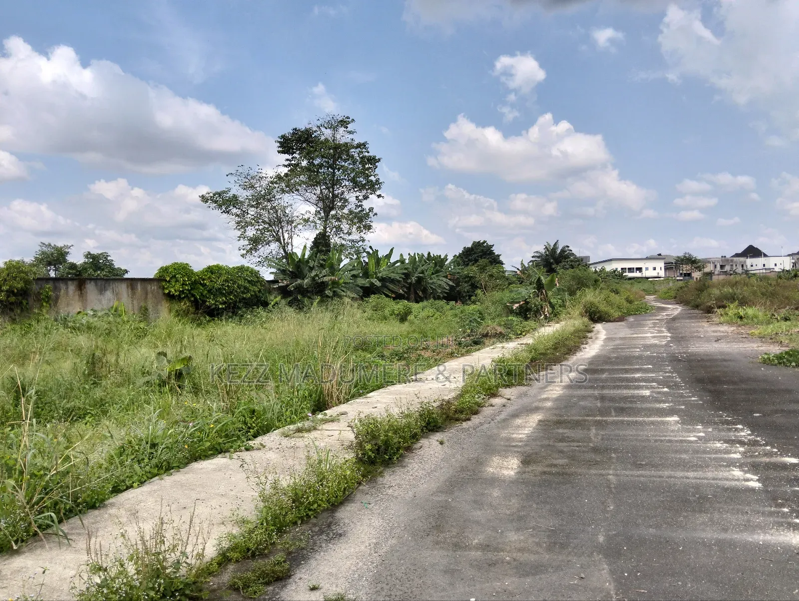 For Sale: One Half (11⁄2) Plots at Gra Phase 8 , Eliozu Ph in Eliozu