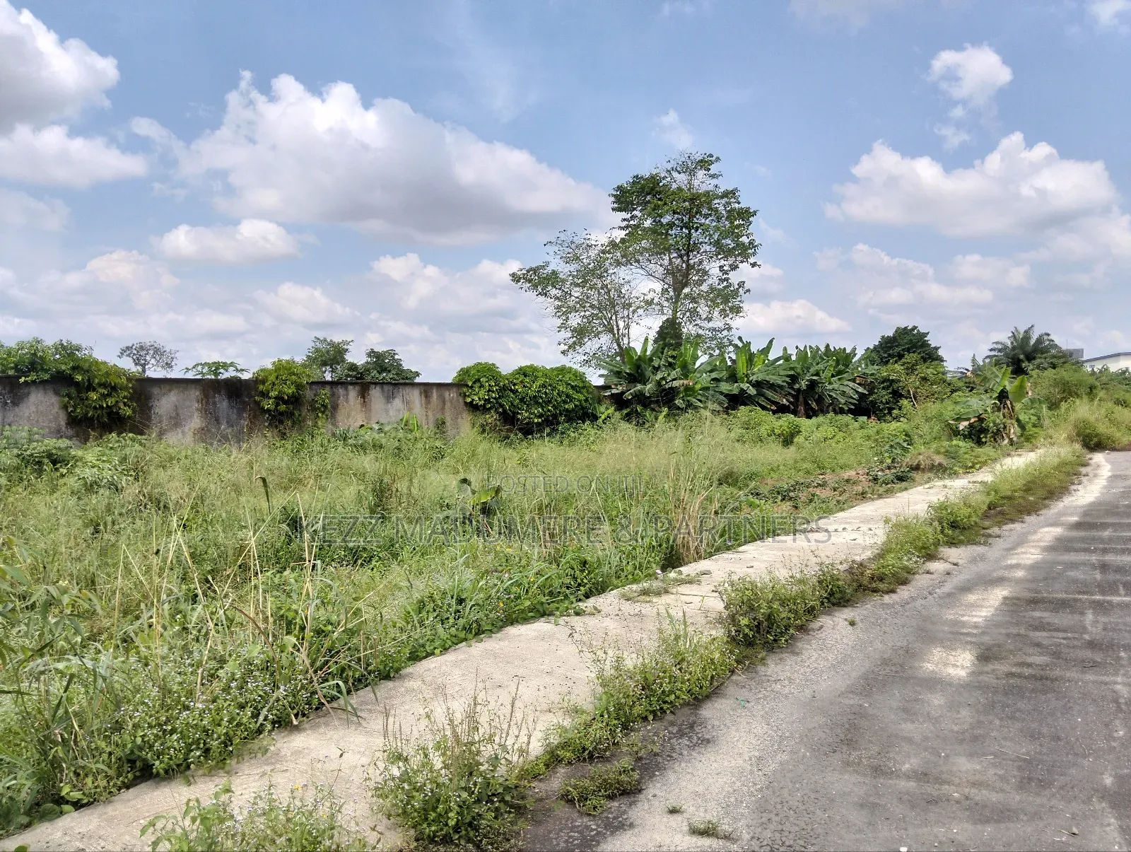 For Sale: One Half (11⁄2) Plots at Gra Phase 8 , Eliozu Ph in Eliozu