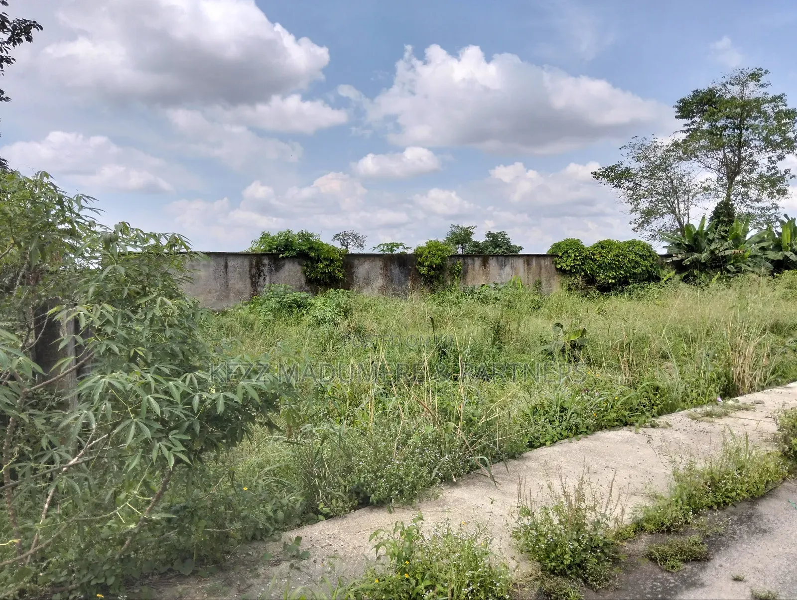 For Sale: One Half (11⁄2) Plots at Gra Phase 8 , Eliozu Ph in Eliozu
