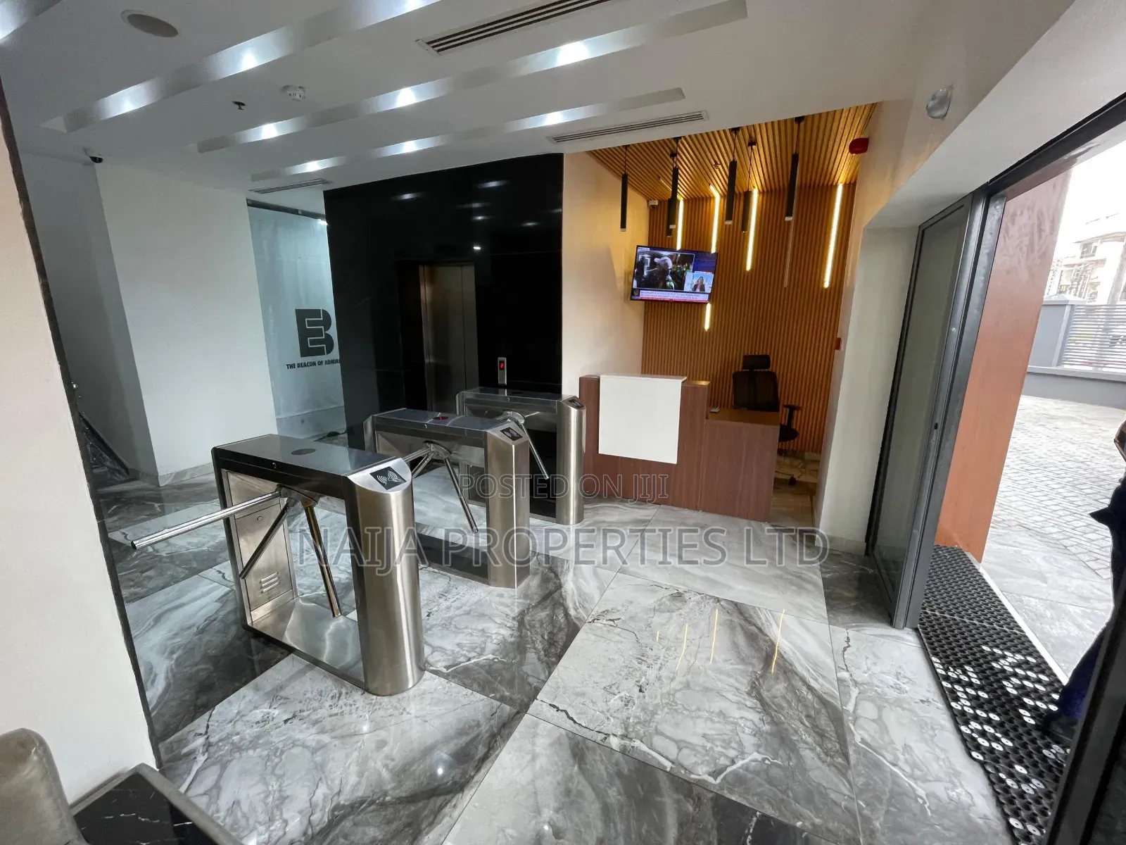 358sqm Office Space Off Admiralty Way, Lekki Phase 1 for Rent in Lekki Phase 1