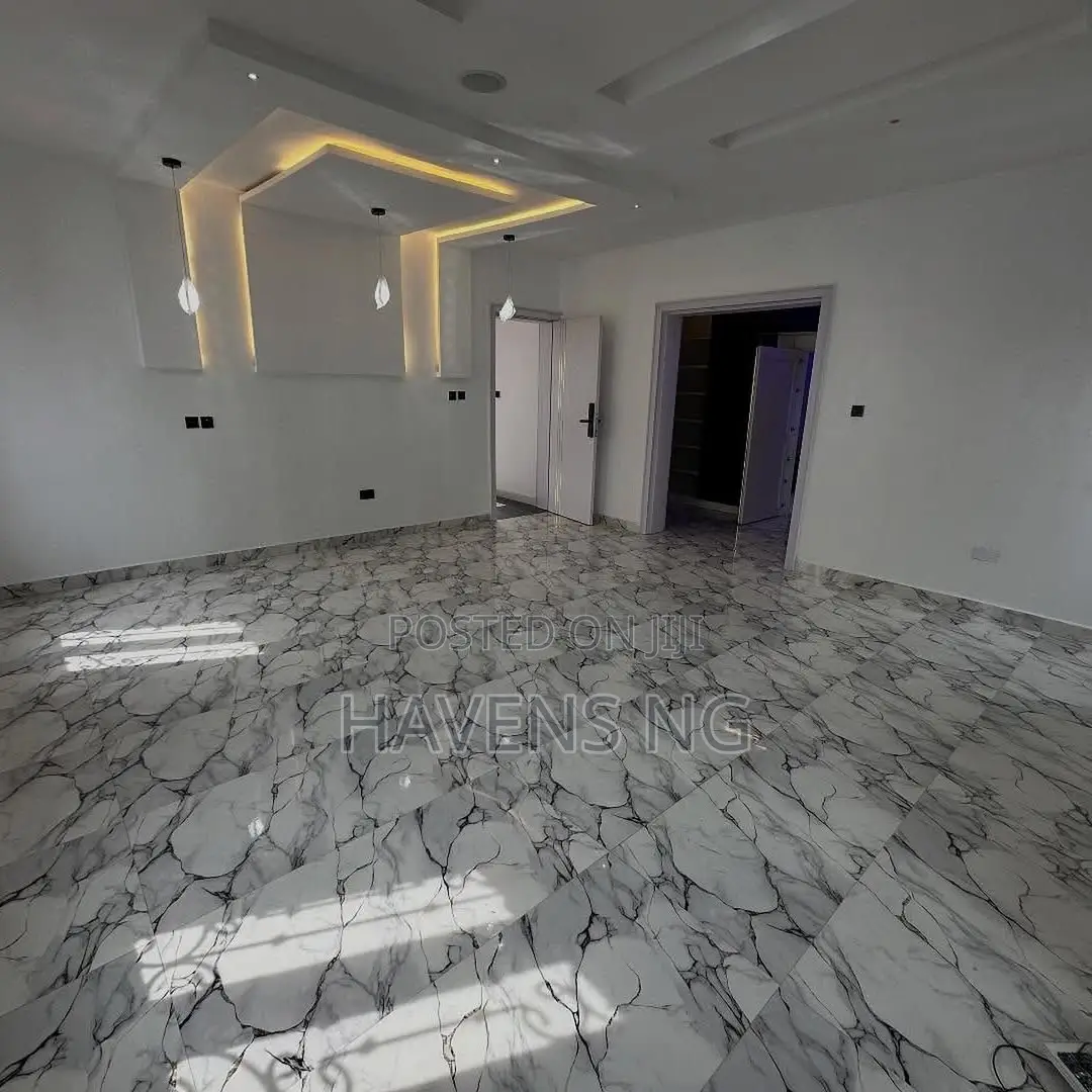 5bdrm Duplex in Kado for sale in Kado