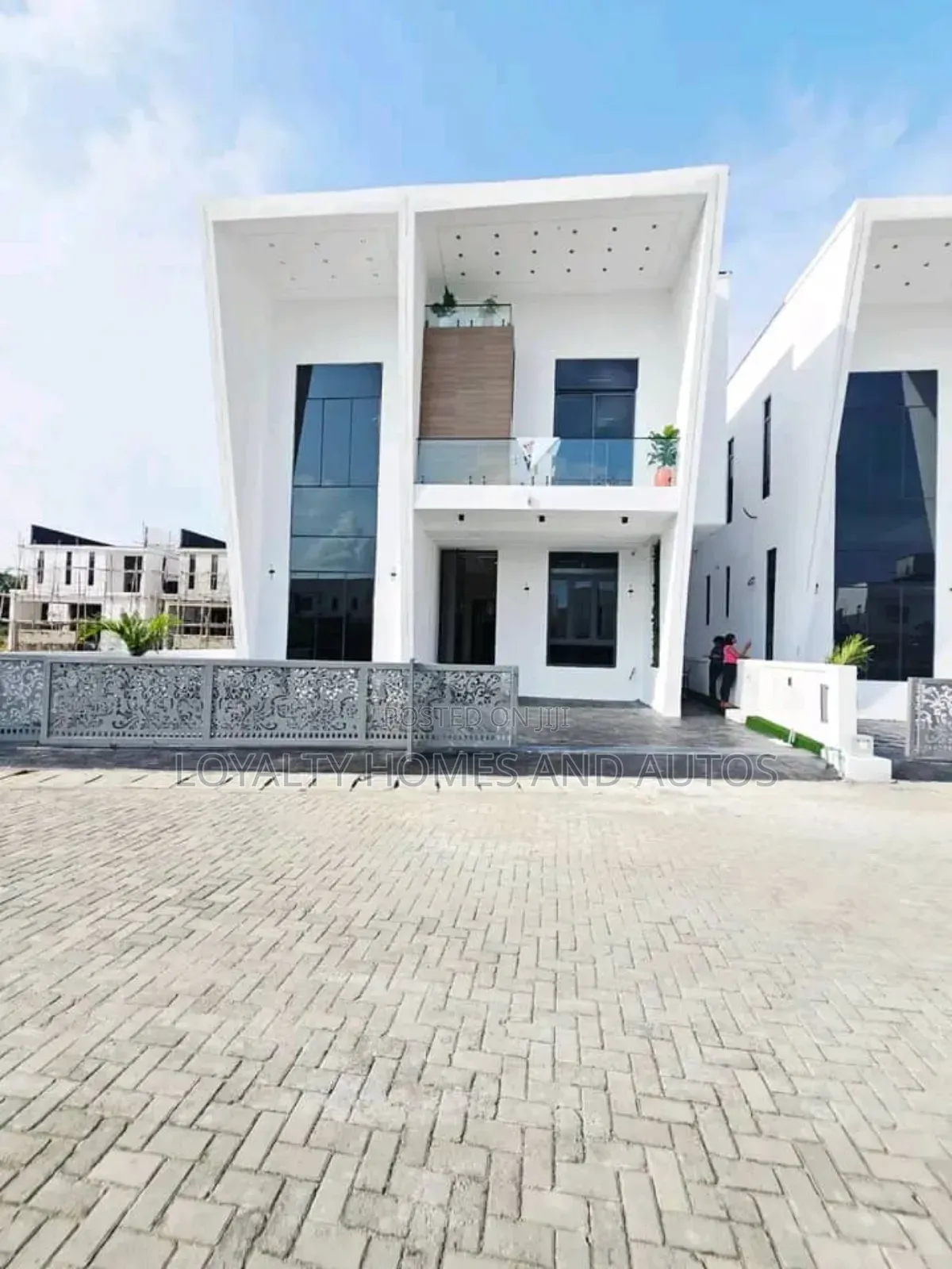 Furnished 5bdrm Duplex in Chevron for sale in Chevron