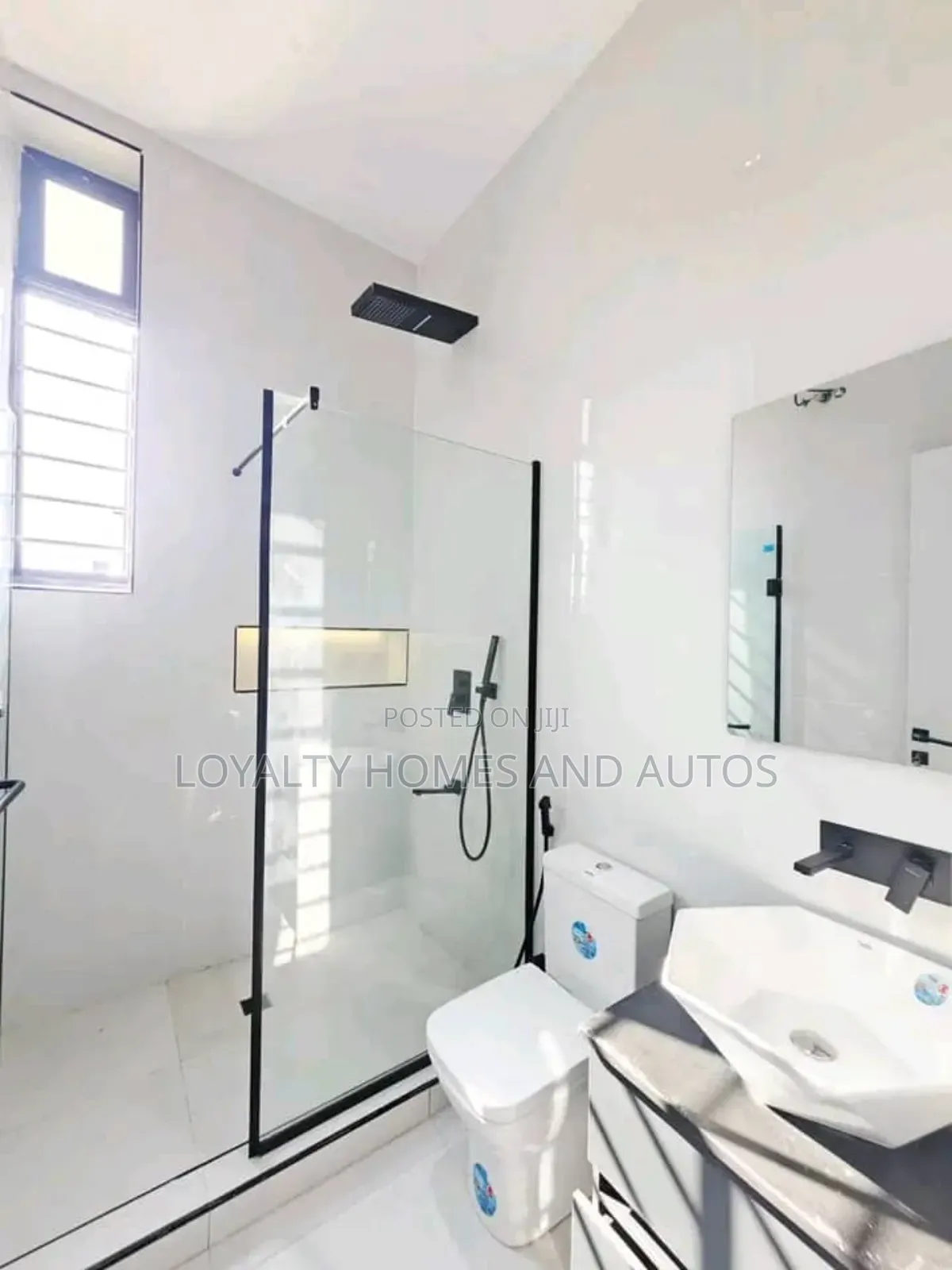Furnished 5bdrm Duplex in Chevron for sale in Chevron