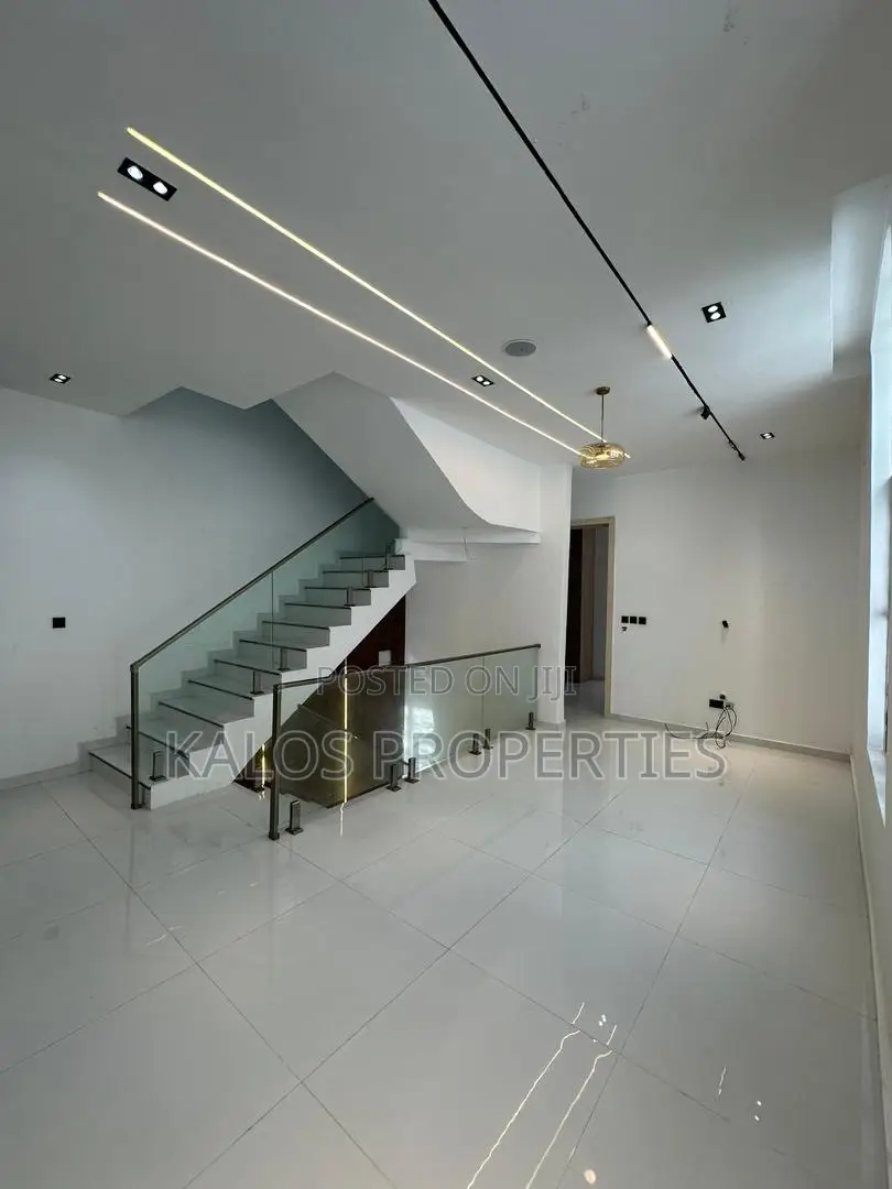 5bdrm Duplex in Chevron Lekki Lagos for sale in Chevron
