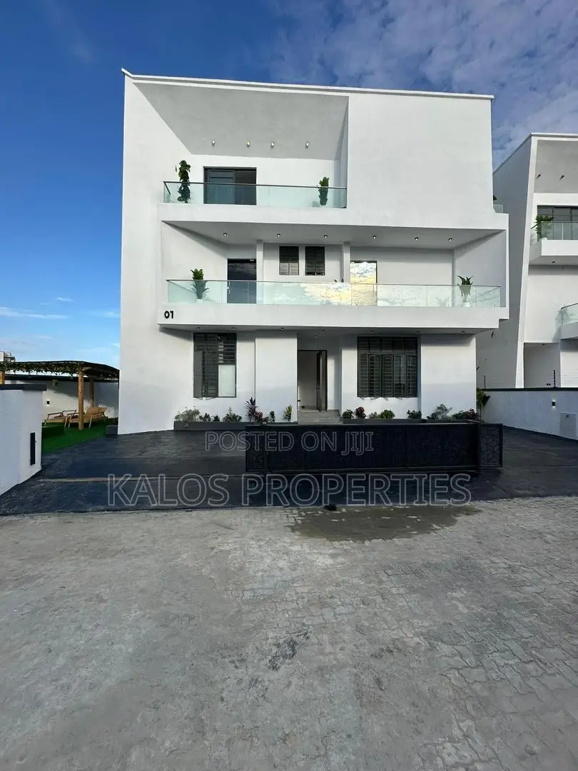 5bdrm Duplex in Chevron Lekki Lagos for sale in Chevron
