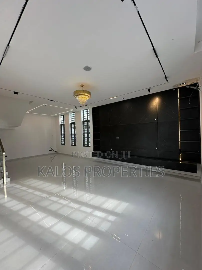 5bdrm Duplex in Chevron Lekki Lagos for sale in Chevron