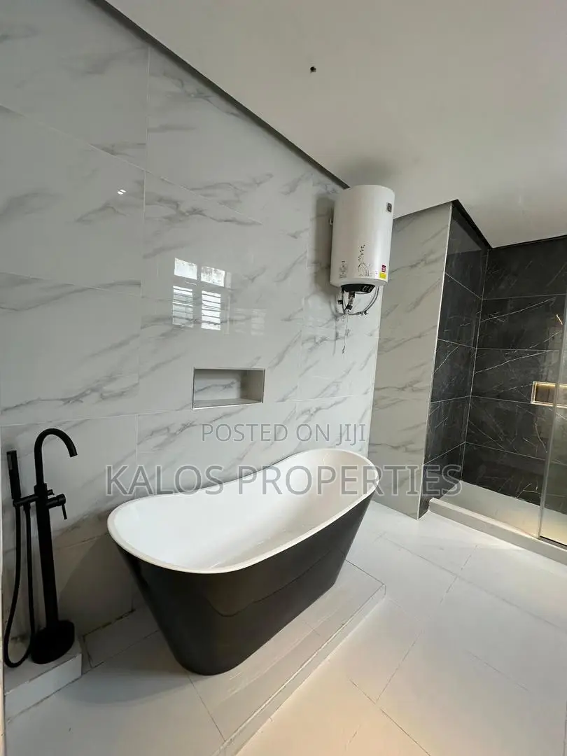5bdrm Duplex in Chevron Lekki Lagos for sale in Chevron