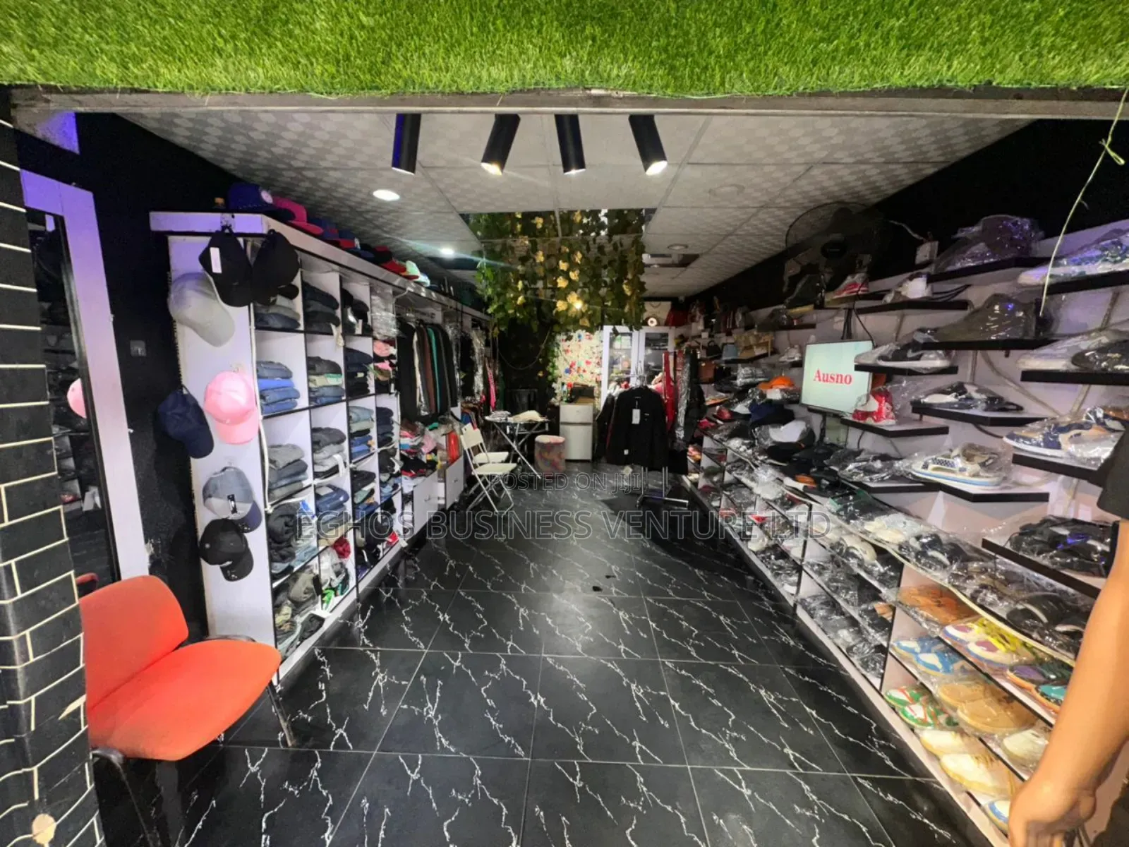 Unisex Boutique Up for Sale at Airportroad Benin-City in Benin City