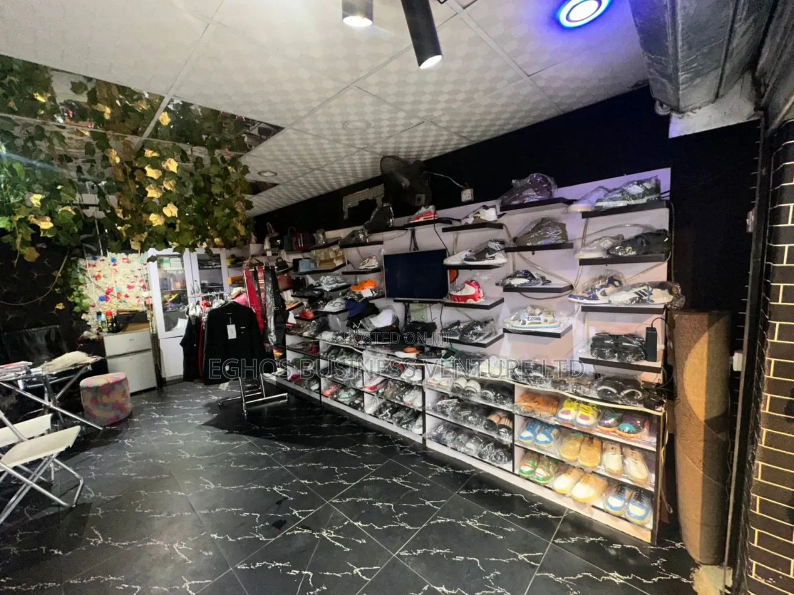 Unisex Boutique Up for Sale at Airportroad Benin-City in Benin City