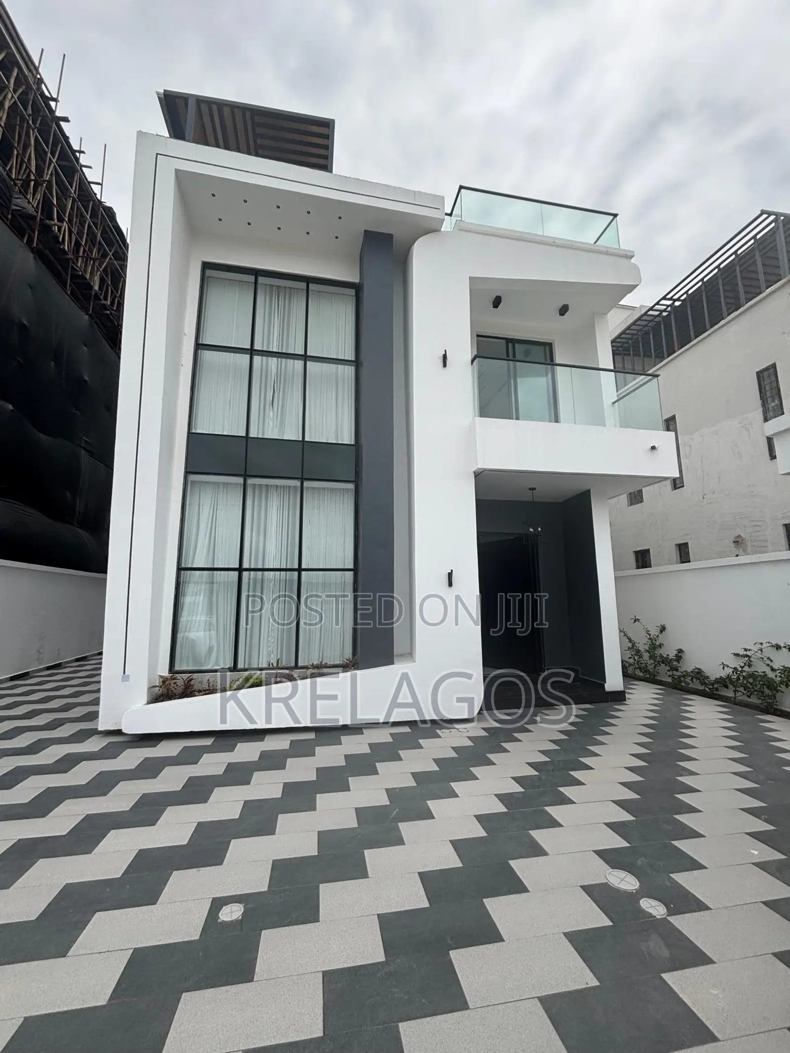 5bdrm Duplex in Lekki Phase 1 for sale in Lekki Phase 1