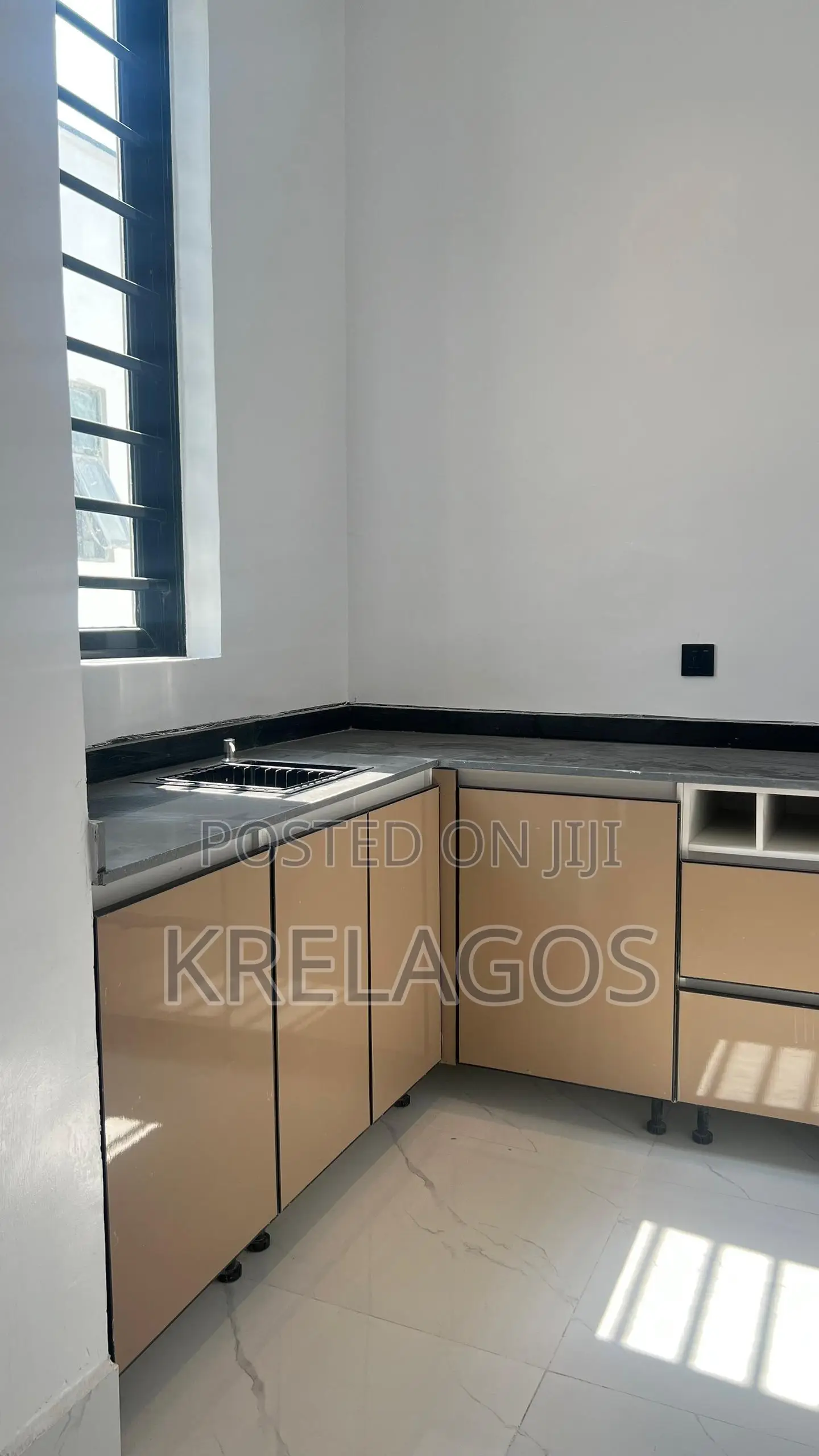 5bdrm Duplex in Lekki Phase 1 for sale in Lekki Phase 1