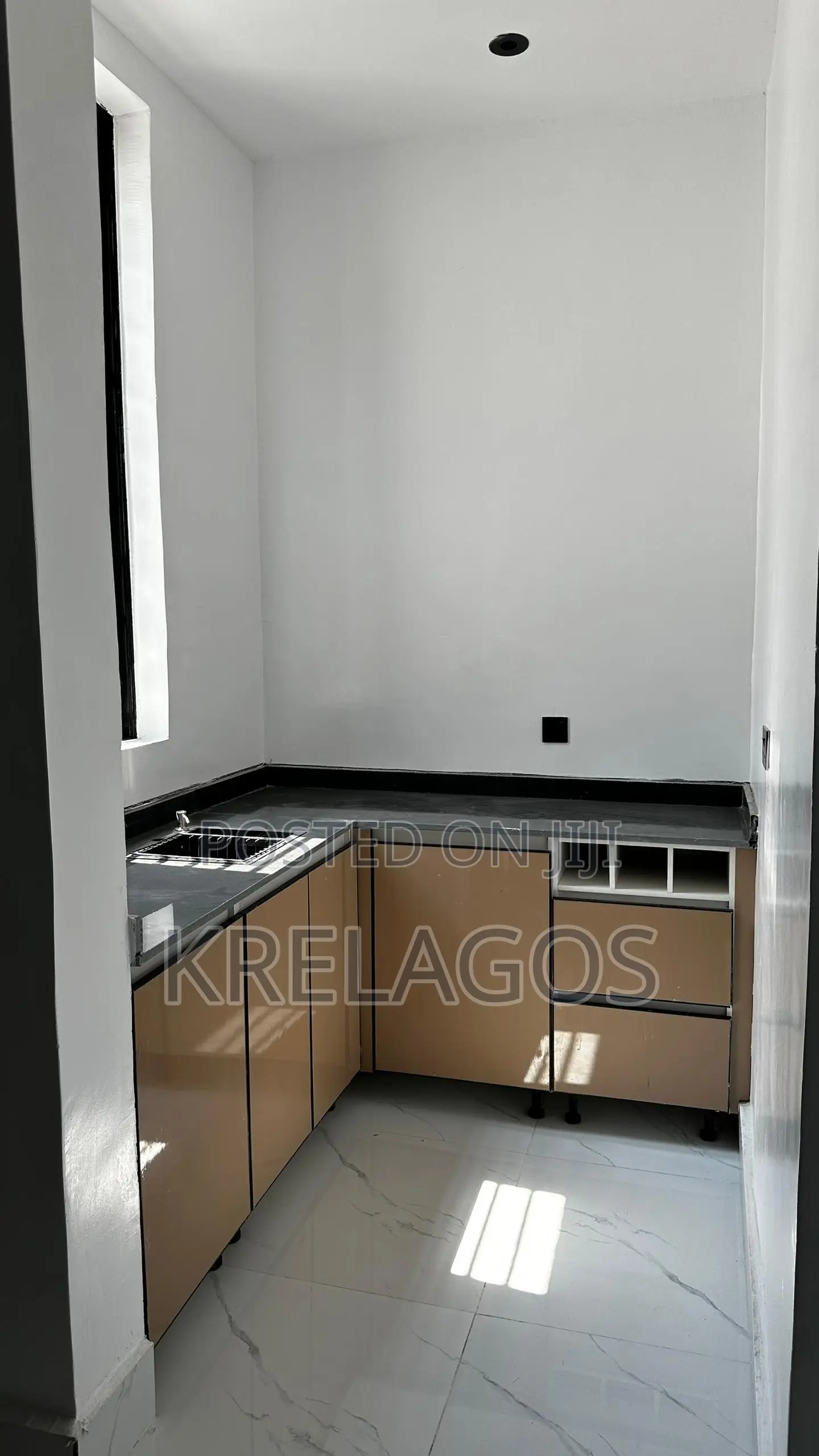 5bdrm Duplex in Lekki Phase 1 for sale in Lekki Phase 1