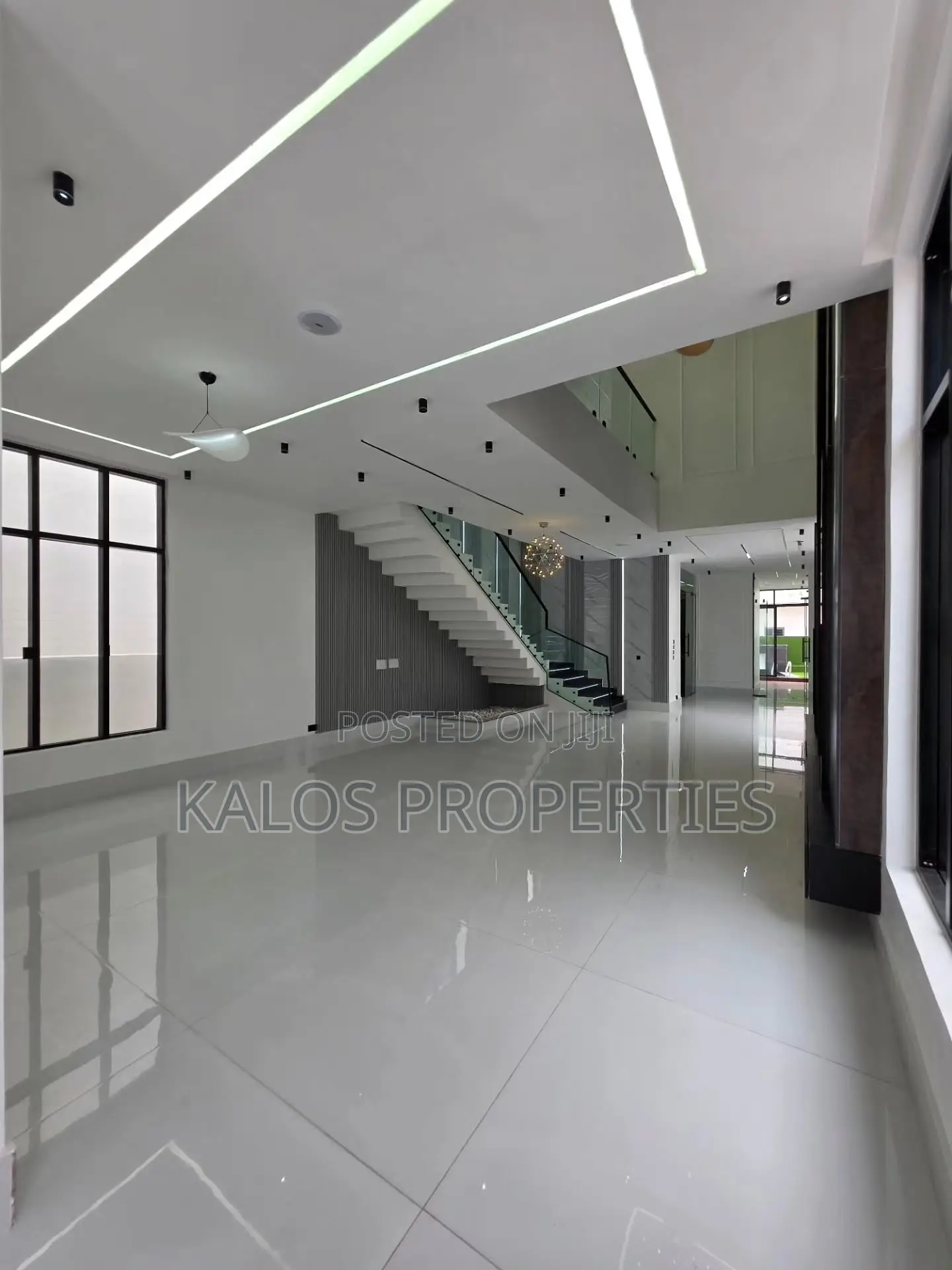 5bdrm Duplex in Chevron Toll Gate for sale in Chevron