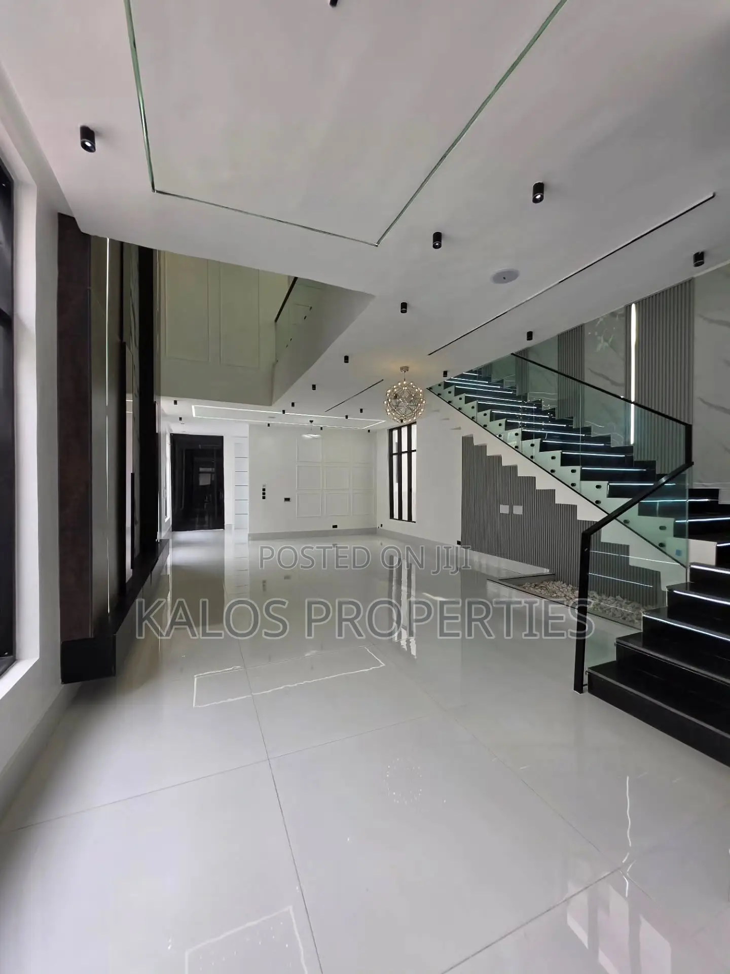 5bdrm Duplex in Chevron Toll Gate for sale in Chevron