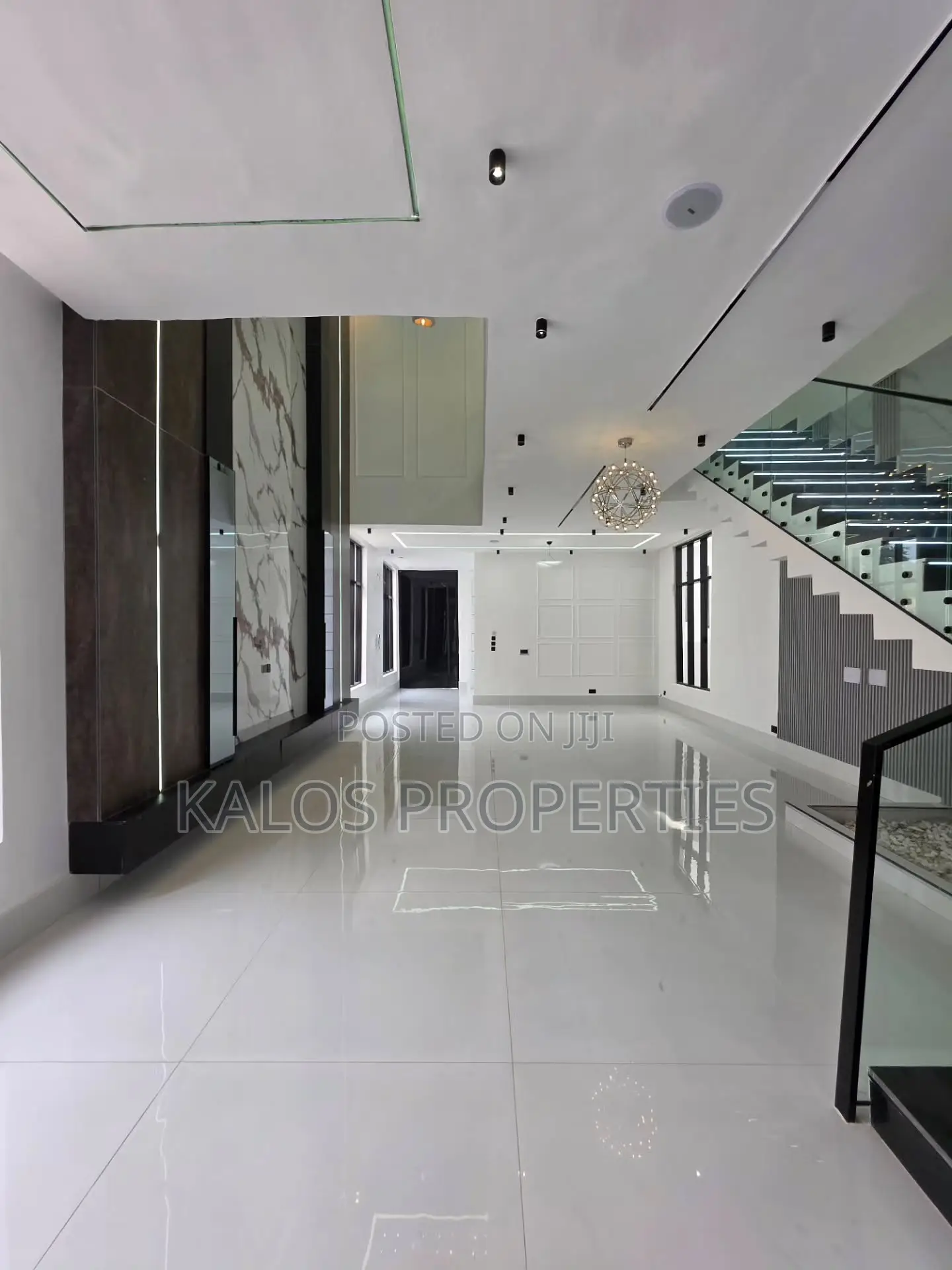 5bdrm Duplex in Chevron Toll Gate for sale in Chevron
