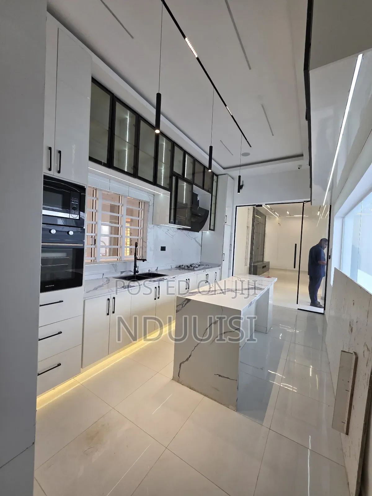 5bdrm Duplex in Ologolo for sale in Ologolo