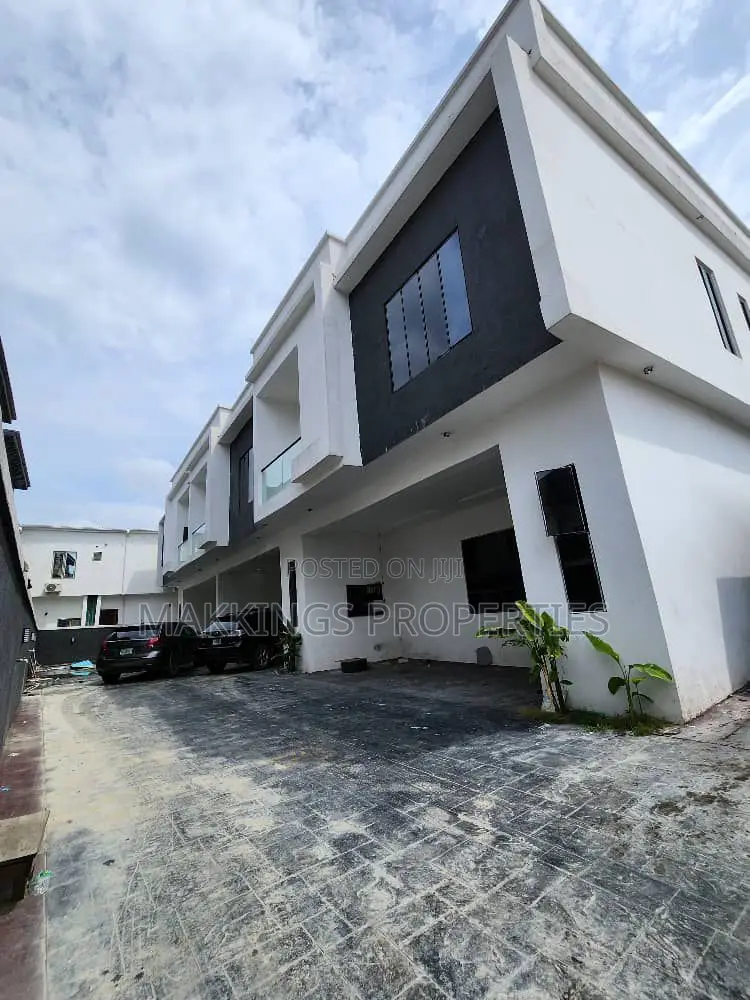 4bdrm Duplex in Chevron for rent in Chevron