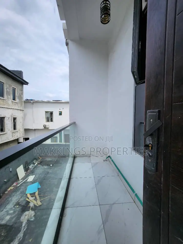 4bdrm Duplex in Chevron for rent in Chevron