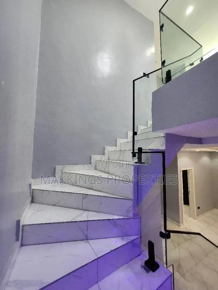 4bdrm Duplex in Chevron for rent in Chevron