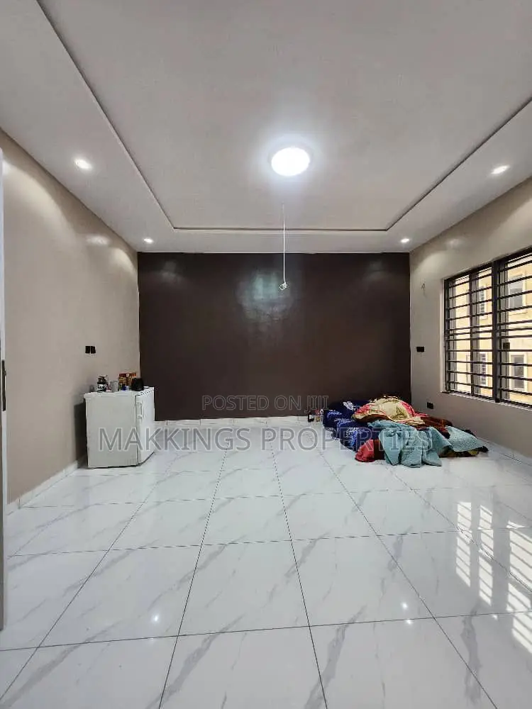 4bdrm Duplex in Chevron for rent in Chevron