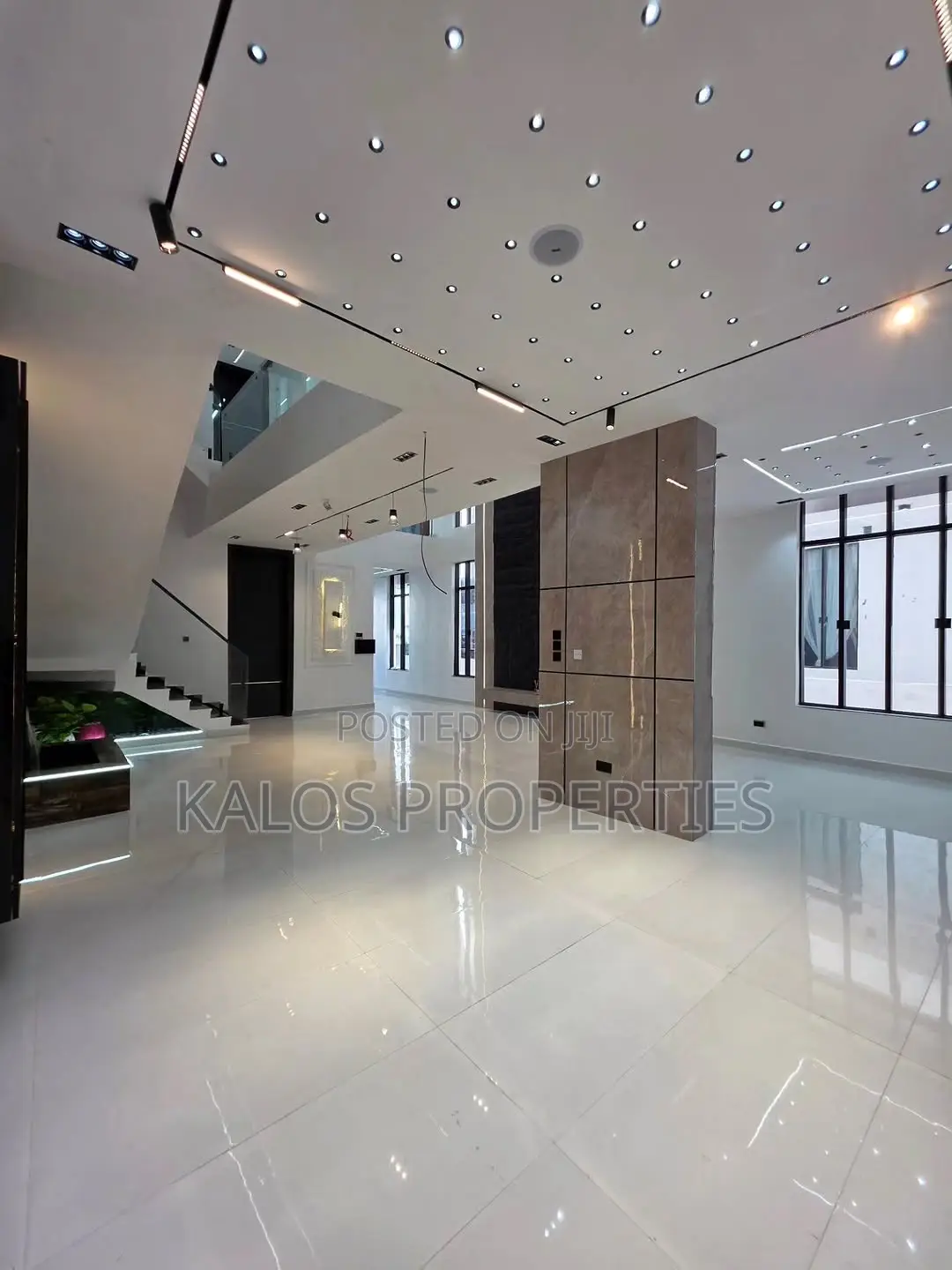 6bdrm Duplex in Chevron Lekki Lagos for sale in Chevron