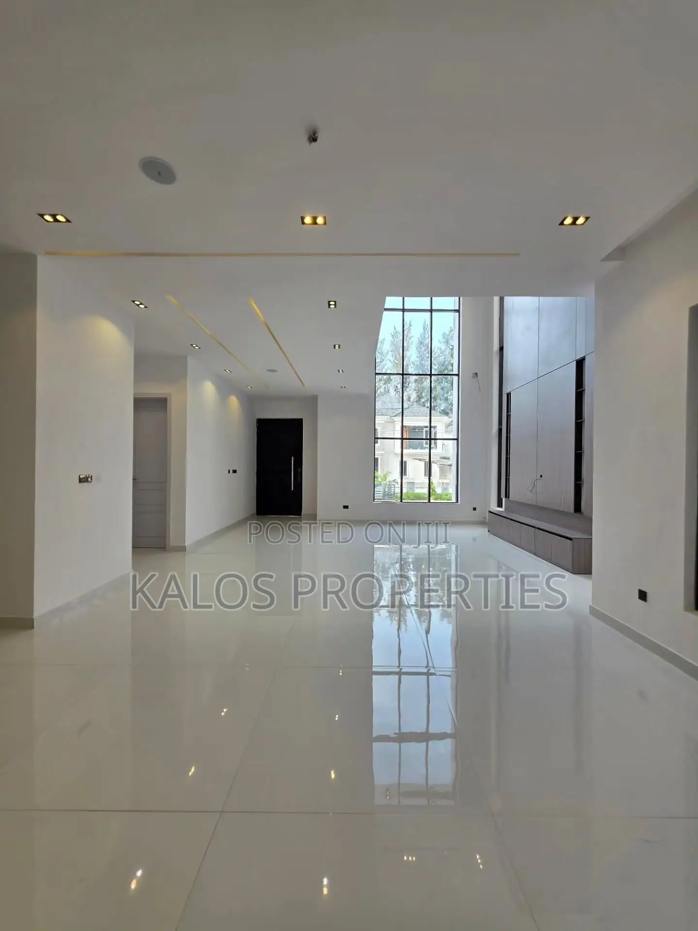 5bdrm Duplex in Megamound Housing, Ikota for sale in Ikota