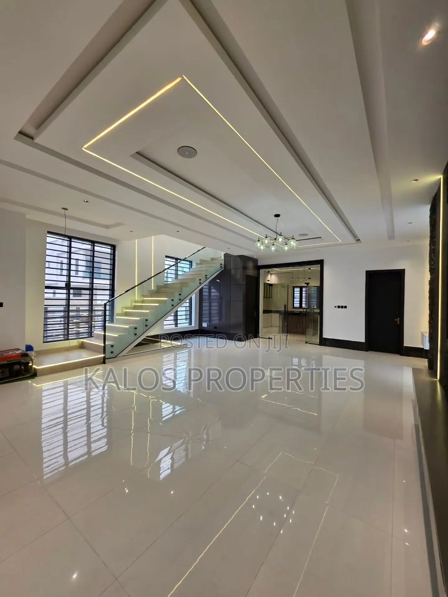 5bdrm Duplex in Lekki Palm  City, Ado / Ajah for sale in Ado / Ajah