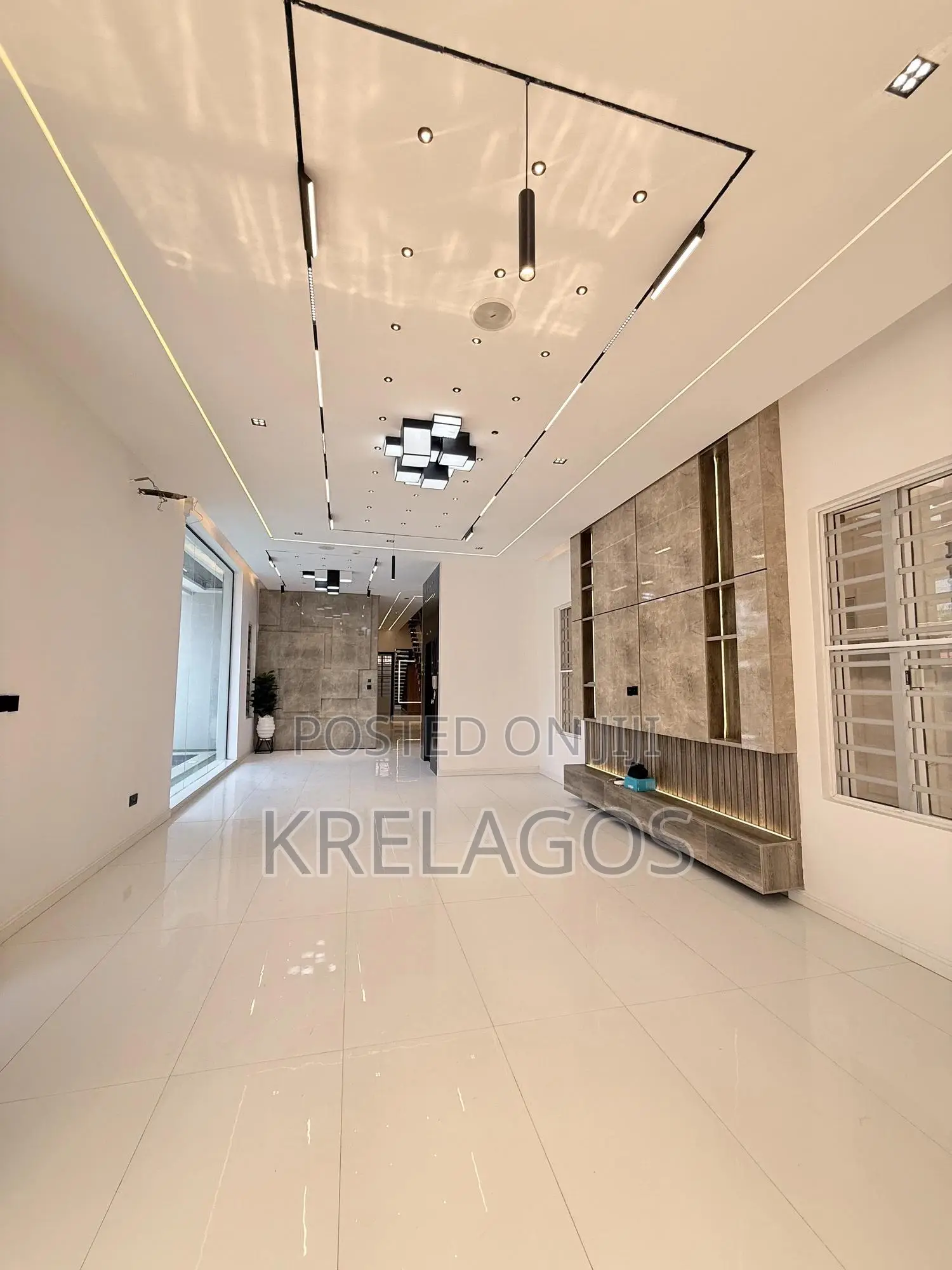 5bdrm Duplex in Lekki Phase 1 for sale in Lekki Phase 1