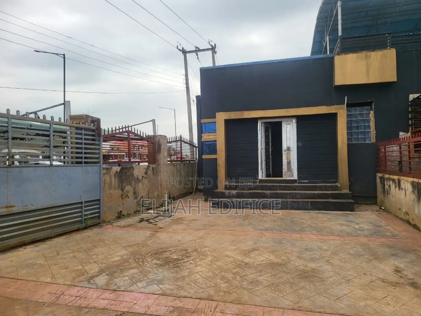 Facing Road Hotel,Club House Car Lot for Sale at Ginti, Elepe Ikorodu in Ikorodu