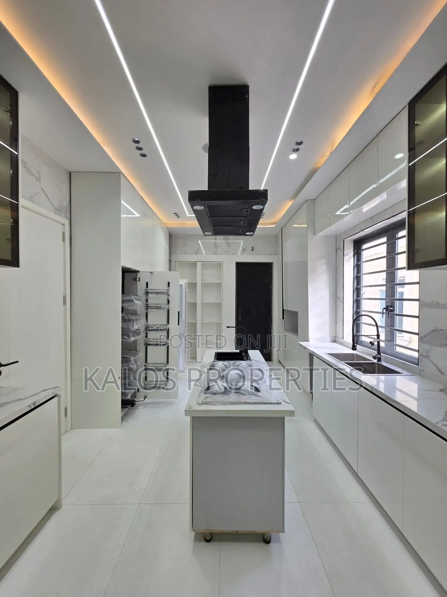5bdrm Duplex in Chevron Drive Lekki for sale in Chevron