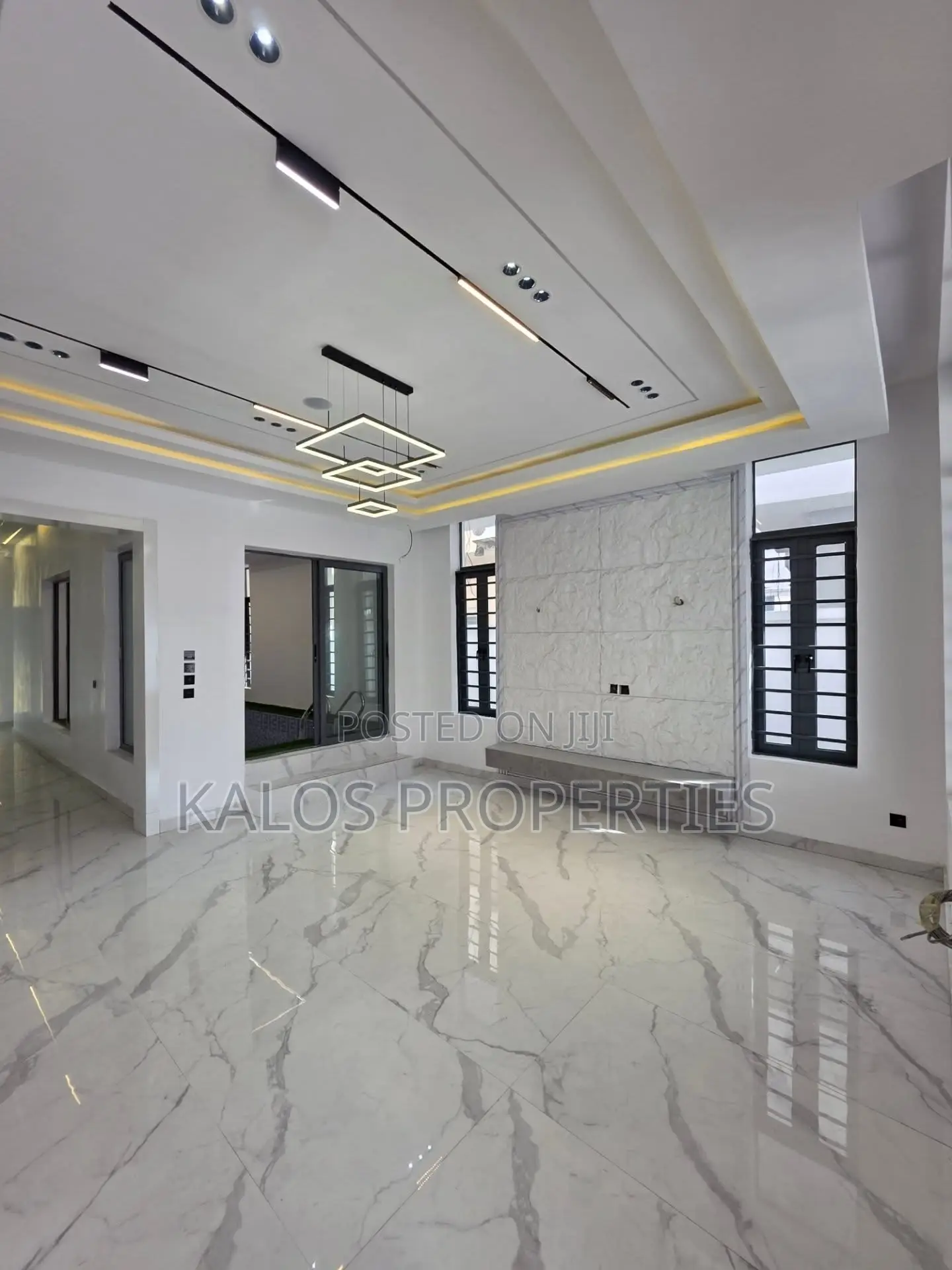 5bdrm Duplex in Chevron Drive Lekki for sale in Chevron