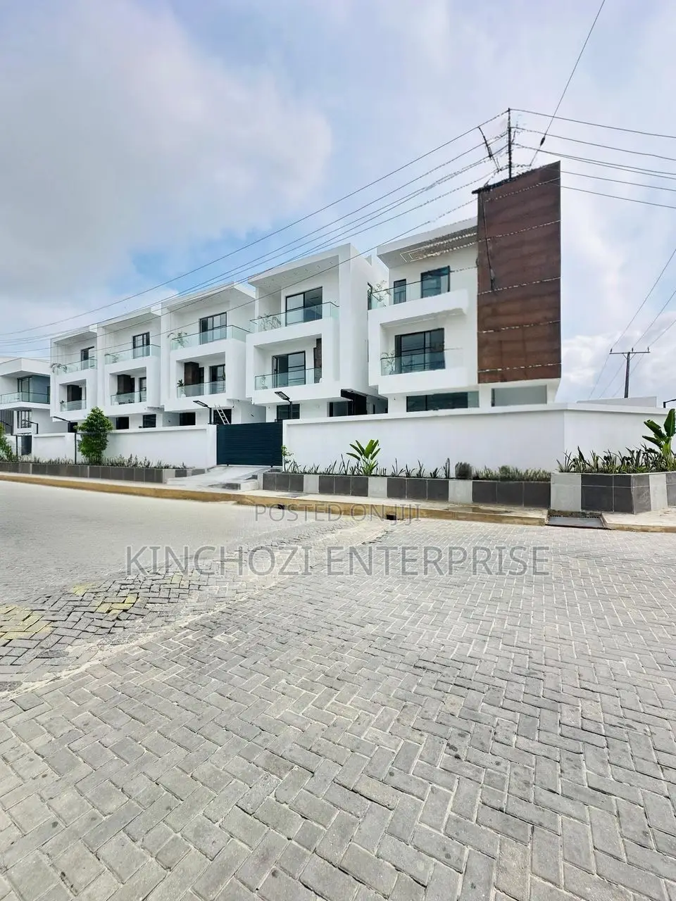 5bdrm Duplex in Lekki Phase 1 for sale in Lekki Phase 1