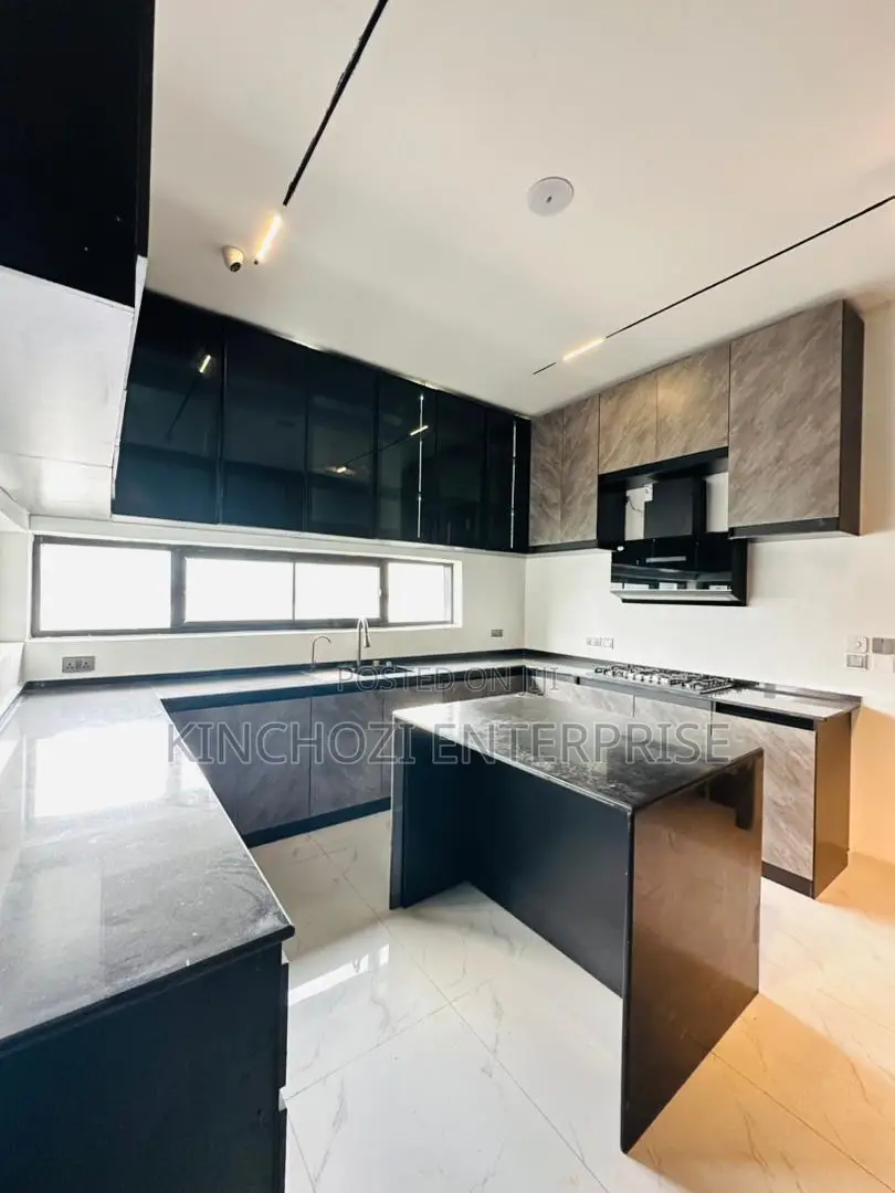 5bdrm Duplex in Lekki Phase 1 for sale in Lekki Phase 1
