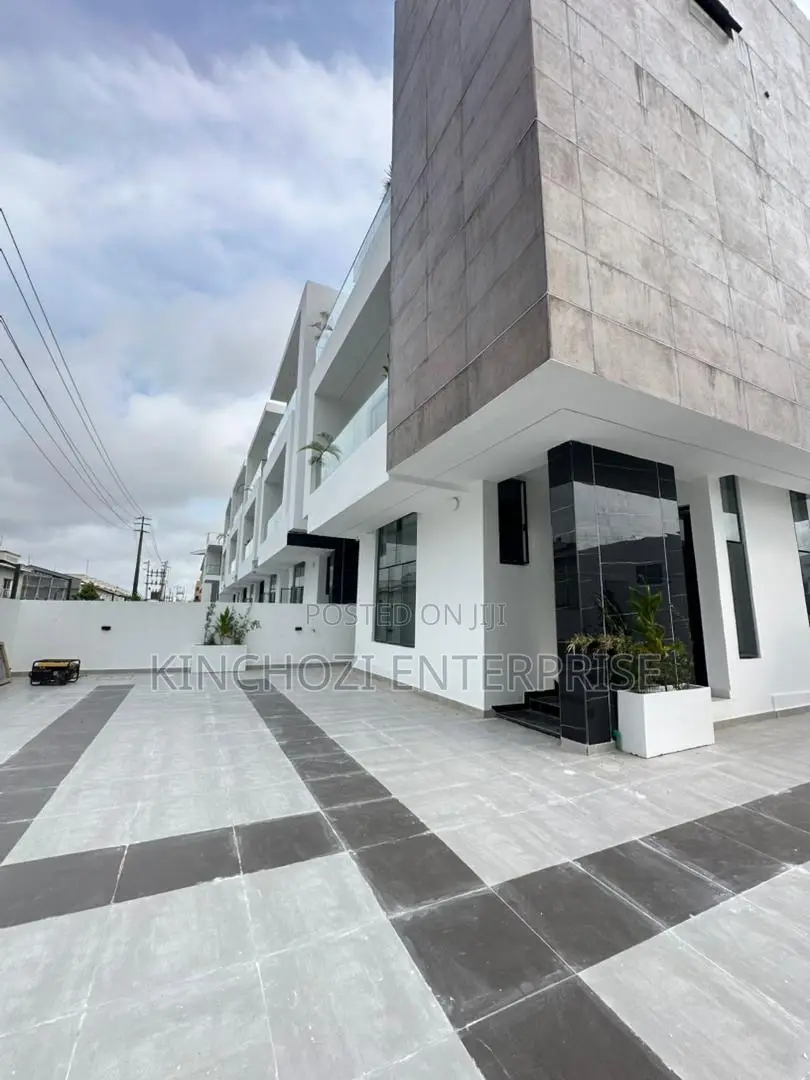 5bdrm Duplex in Lekki Phase 1 for sale in Lekki Phase 1
