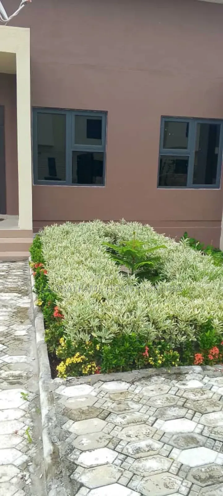 3 Bedroom Bungalow for Shortlet in Lakowe