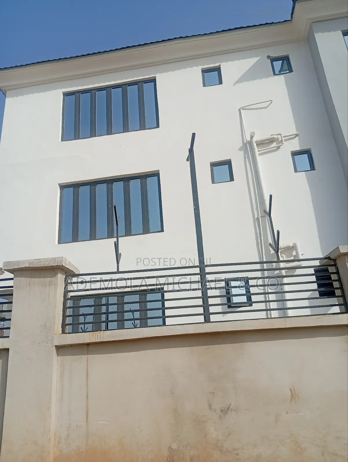 3bdrm Block of Flats in Jahi for sale in Jahi