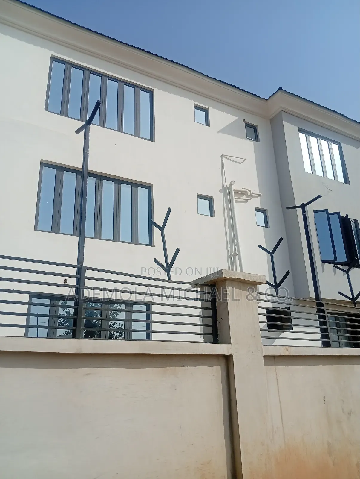 3bdrm Block of Flats in Jahi for sale in Jahi