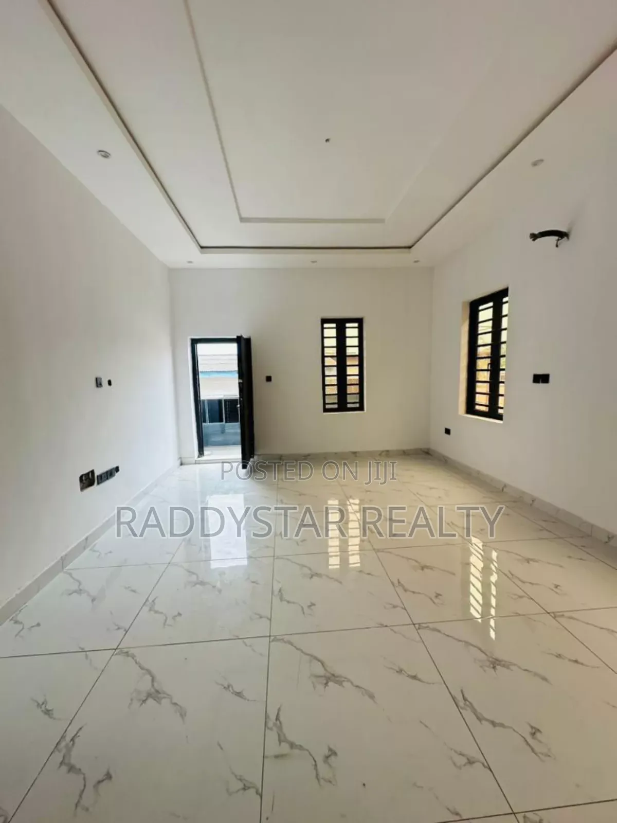 5bdrm Duplex in Adeniyi Jones for sale in Adeniyi Jones
