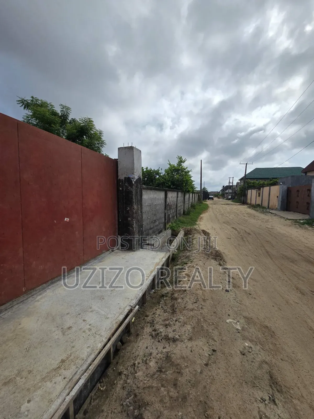 26 Plots of Dry Land for Mix Development in Lakowe