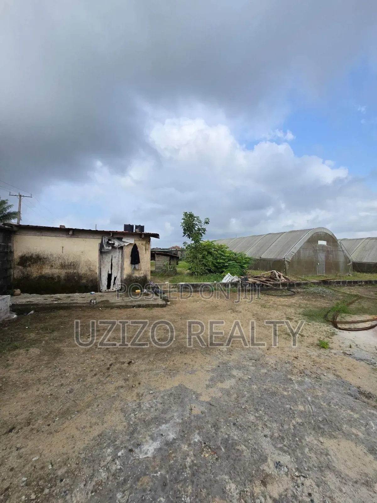 26 Plots of Dry Land for Mix Development in Lakowe