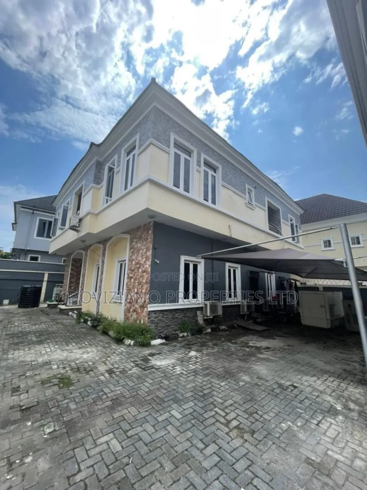 5bdrm Duplex in Chevron for sale in Chevron