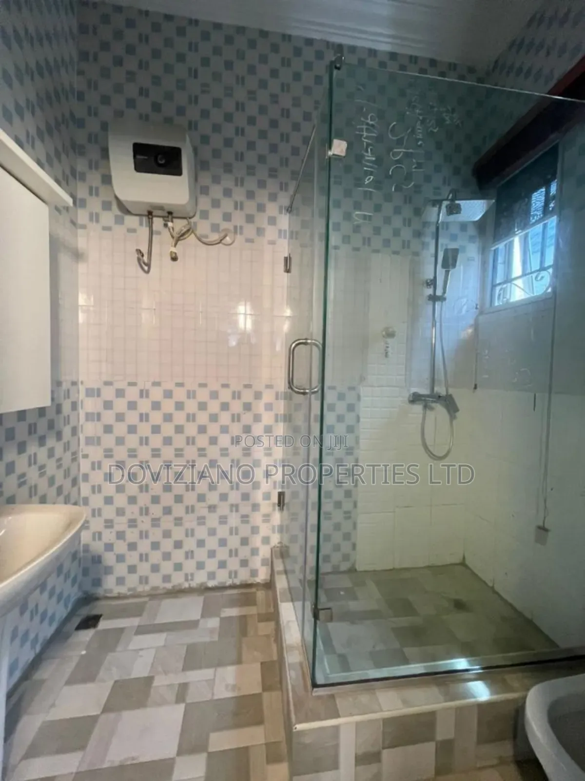 5bdrm Duplex in Chevron for sale in Chevron