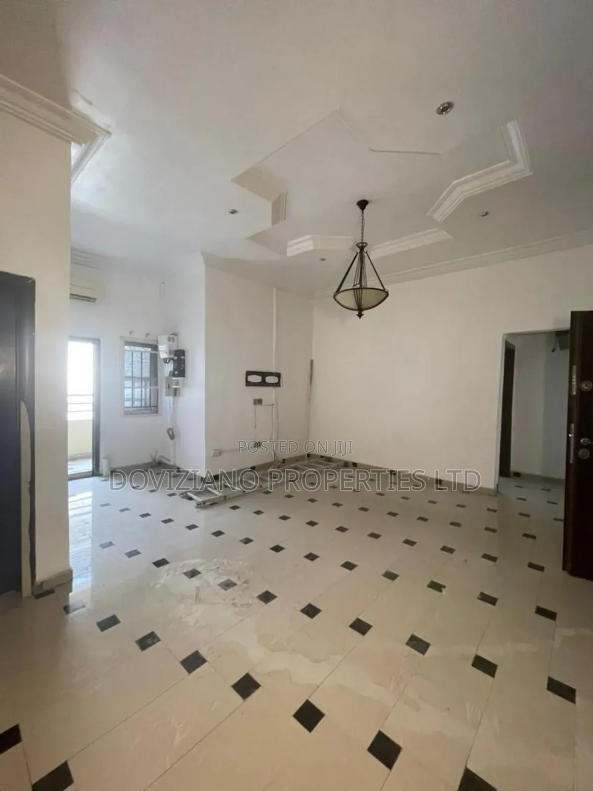 5bdrm Duplex in Chevron for sale in Chevron