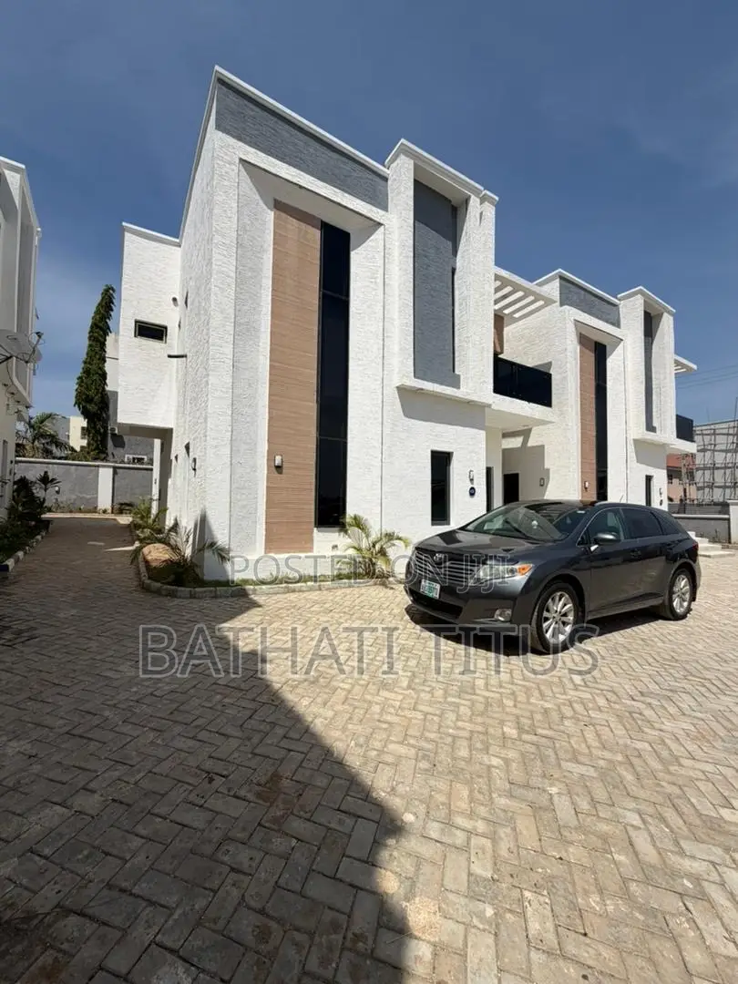 5bdrm Duplex in Kaura for sale in Kaura