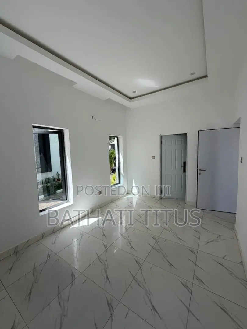 5bdrm Duplex in Kaura for sale in Kaura
