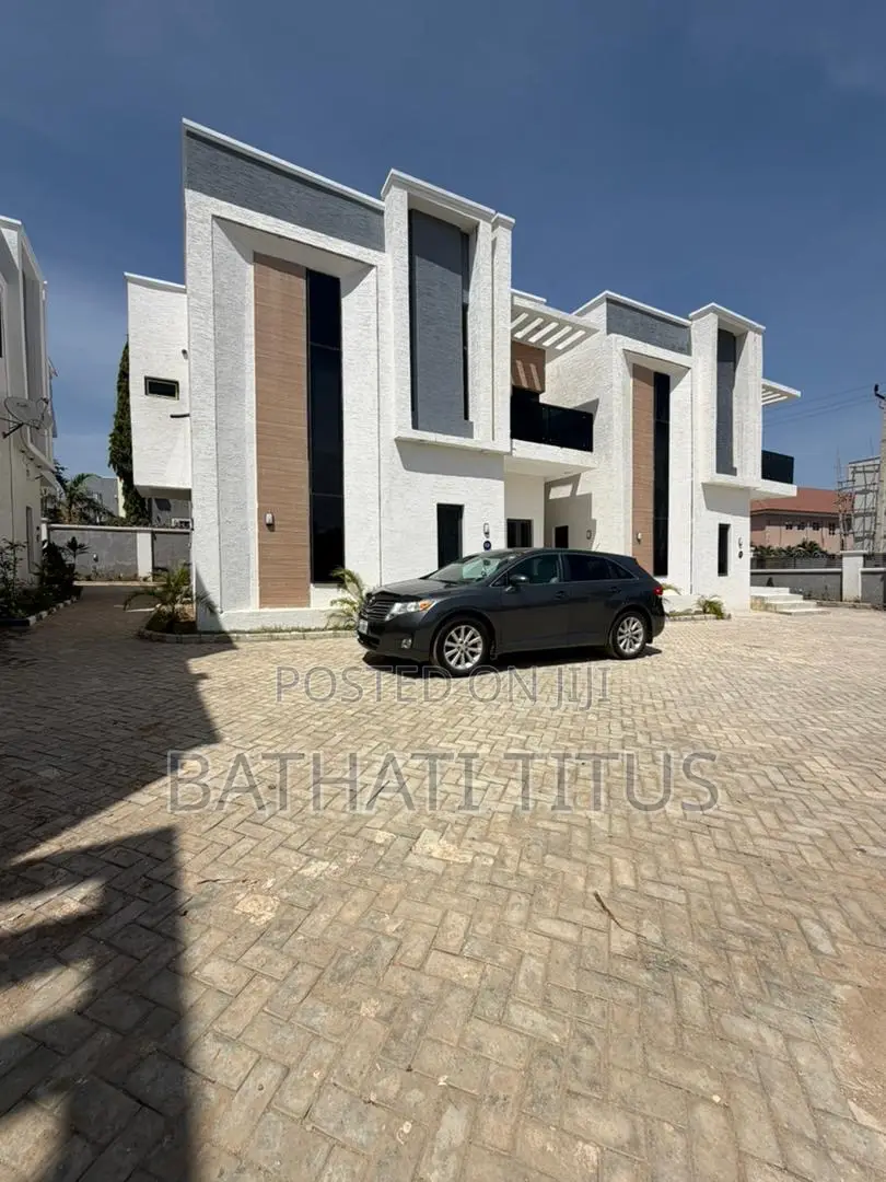 5bdrm Duplex in Kaura for sale in Kaura