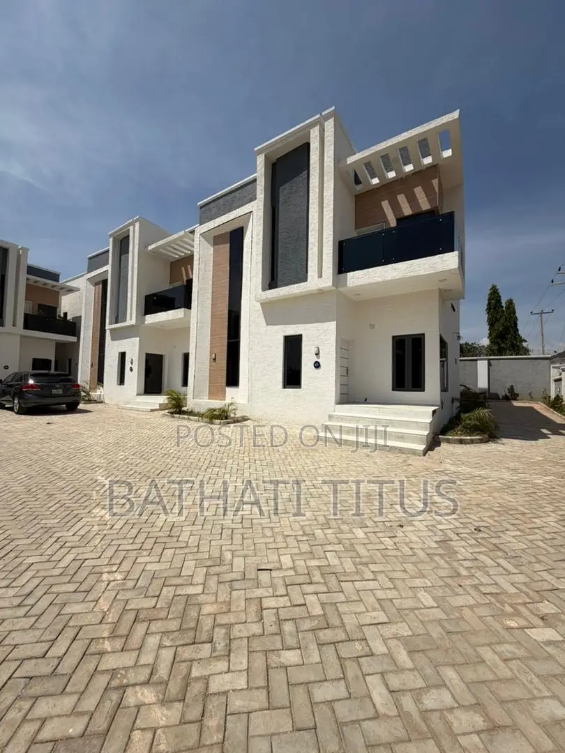 5bdrm Duplex in Kaura for sale in Kaura