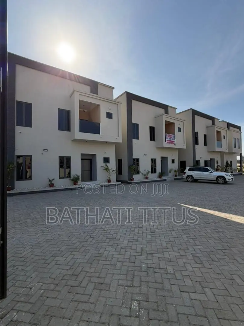 5bdrm Duplex in Kado for sale in Kado