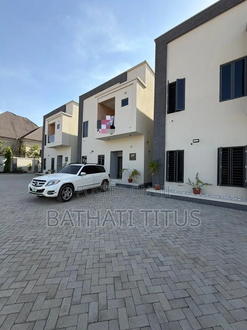 5bdrm Duplex in Kado for sale in Kado