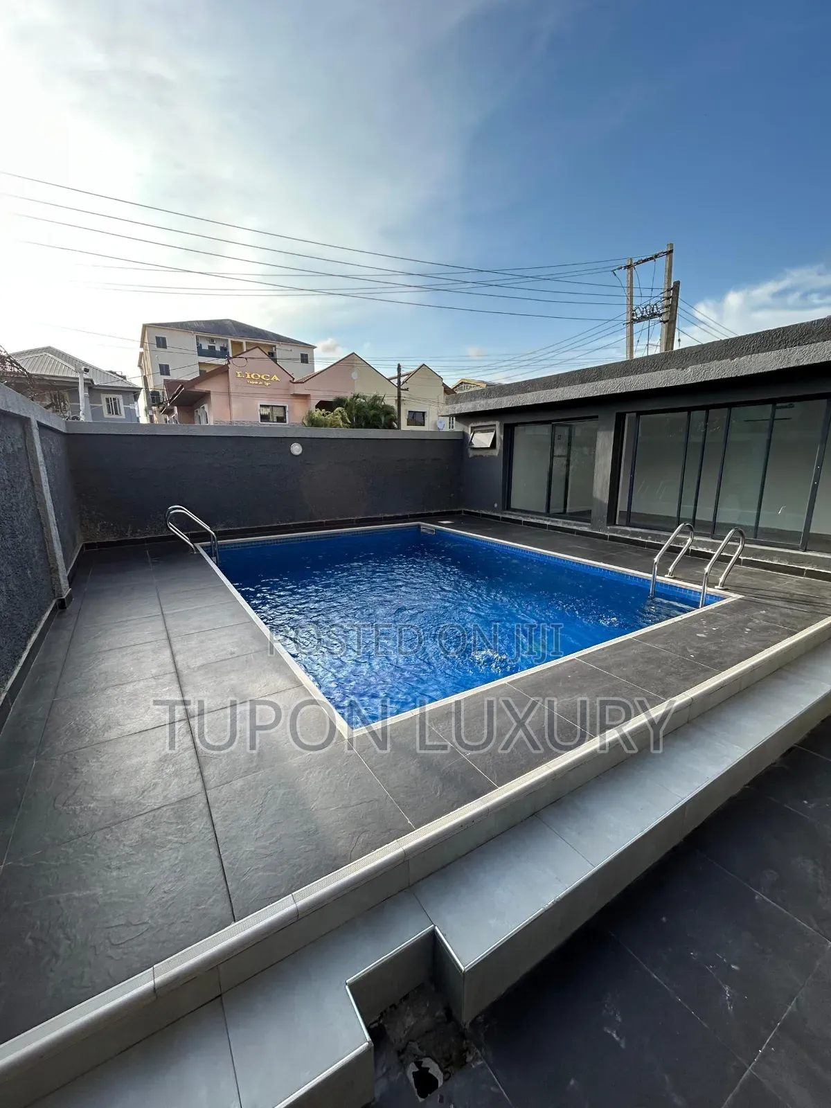 Luxury Spacious One Bedroom With Ps5 and Pool in Lekki